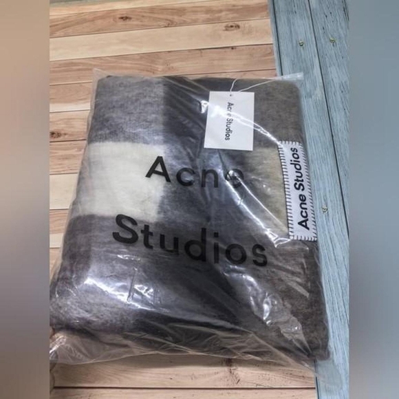 Acne Studios Scarf - Picture 4 of 4